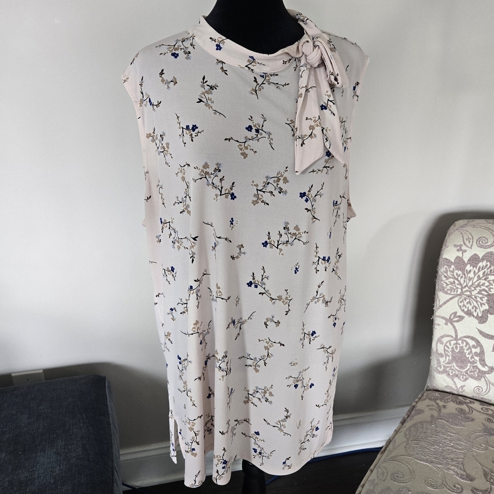 Ann Taylor Floral Sleeveless Shirt 💐